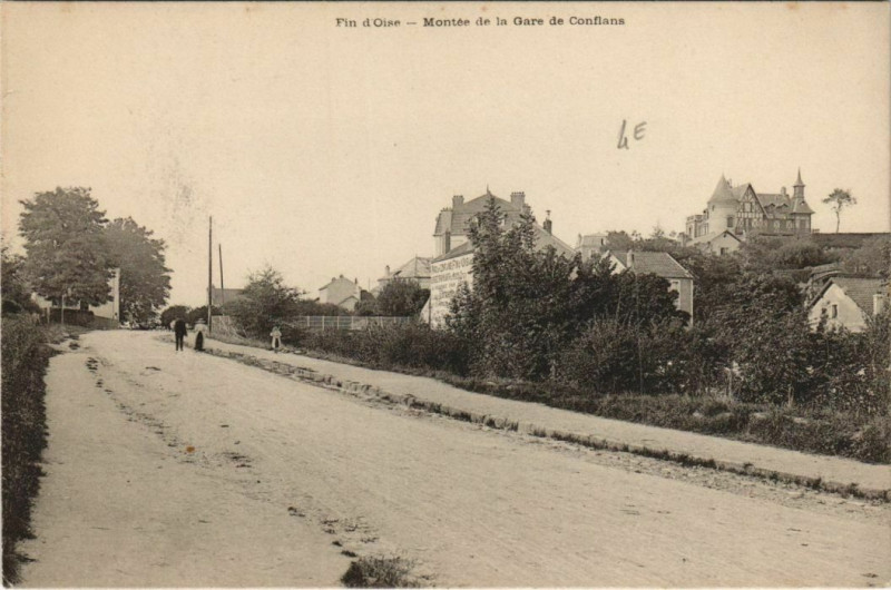 Carte postale ancienne Montée de la Gare de Conflans