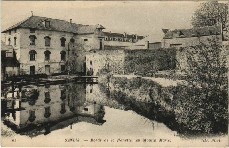 Carte postale ancienne Senlis Bords de la Nnette à Senlis