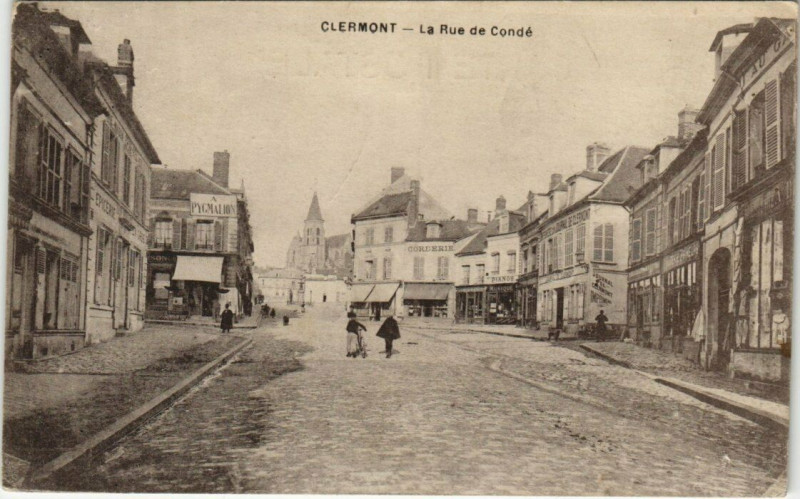 Carte postale ancienne Clermont - La Rue de Conde à Clermont