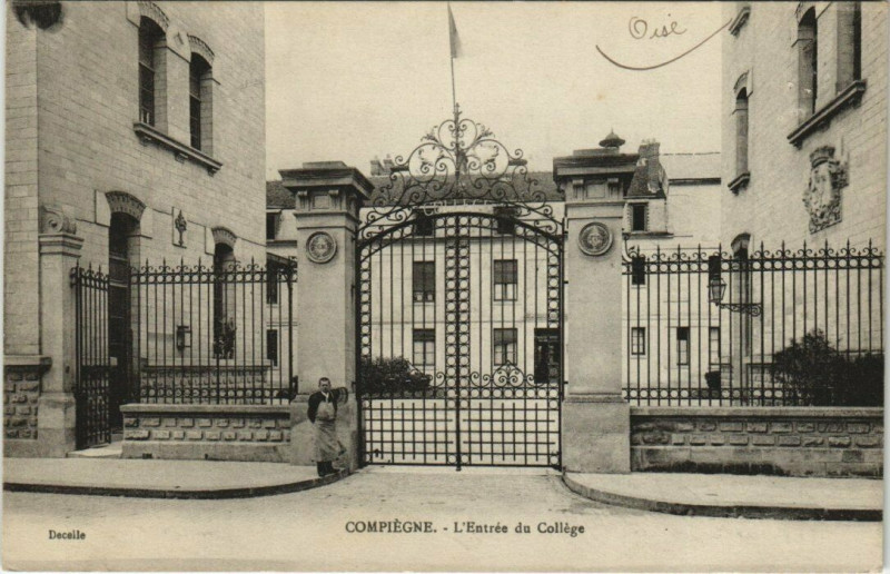 Carte postale ancienne Compiegne Entére du College à Compiègne