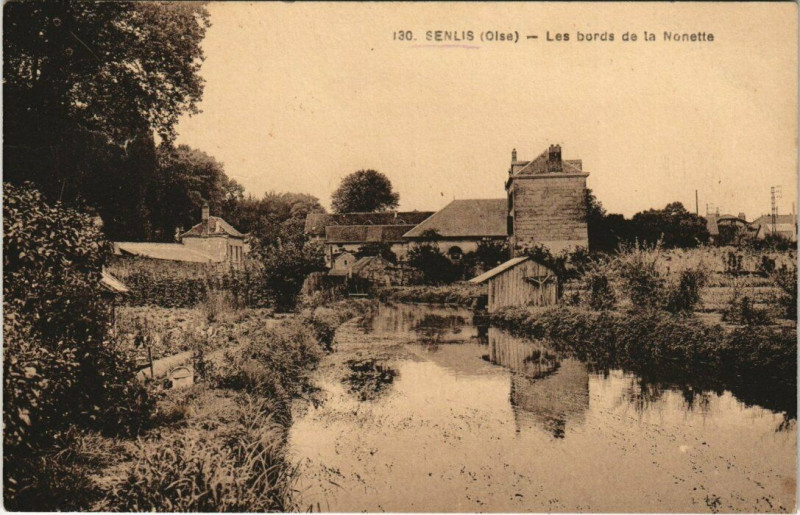 Carte postale ancienne Senlis - Les bords de la Nonette à Senlis