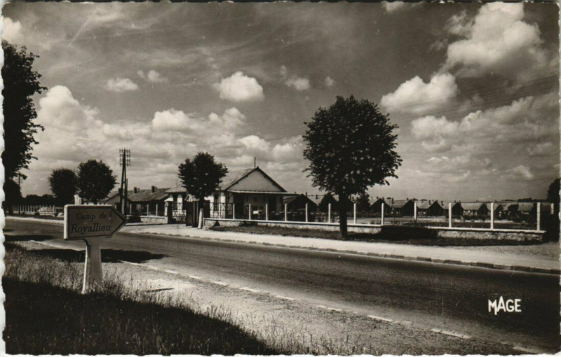 Carte postale ancienne Compiegne Camp de Royallieu à Compiègne
