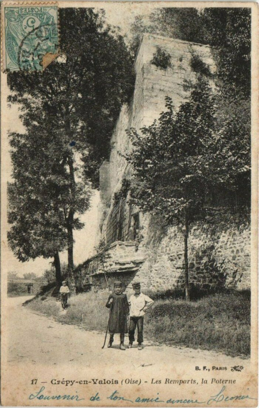 Carte postale ancienne Crepy-en-Valois - Les Remparts la Poterne à Crépy-en-Valois