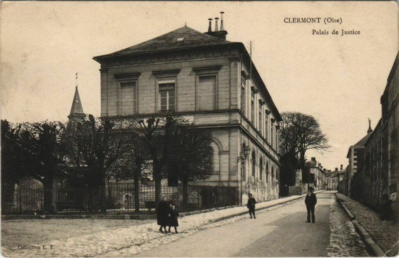 Carte postale ancienne Clermont Palais de Justice à Clermont