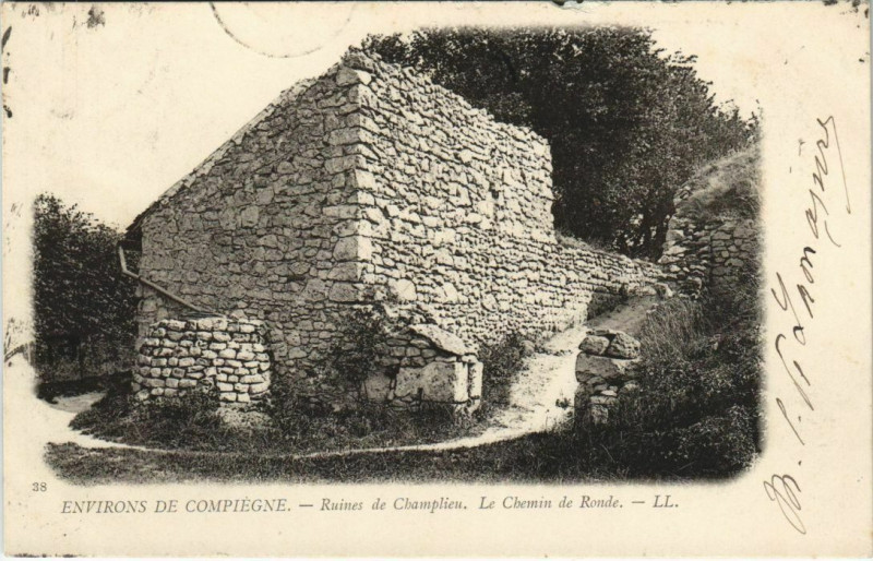 Carte postale ancienne Env. de Compiegne - Ruines de Champlieu Le Chemin de Ronde à Compiègne