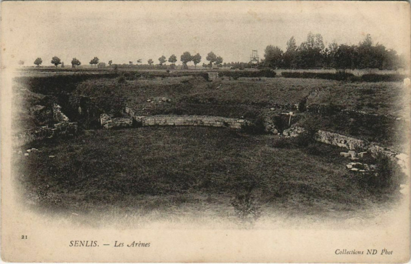 Carte postale ancienne Senlis - Les Arenes à Senlis