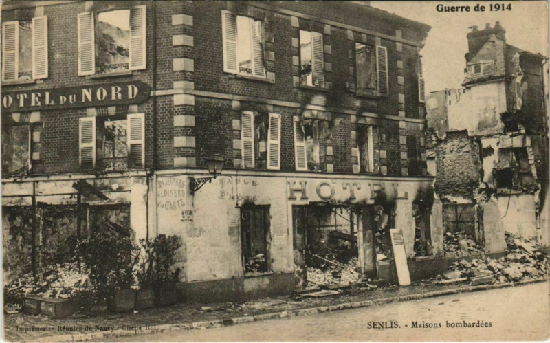 Carte postale ancienne Senlis - Maisons bombardées à Senlis
