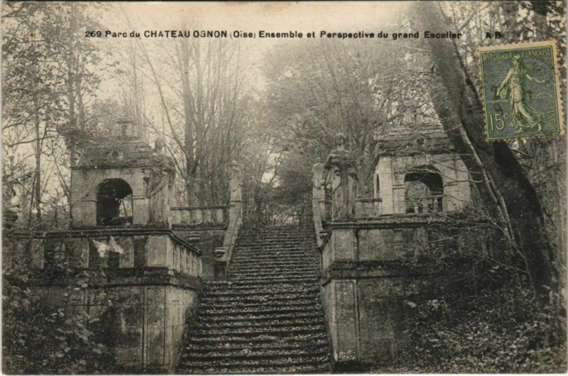 Carte postale ancienne Parc du Chateau Ognon Ensemble et Perspective du grand Escalier