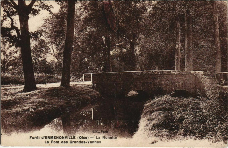 Carte postale ancienne Foret d'Ermenonville - La Nonette Le Pont des Grandes - Vannes à Ermenonville