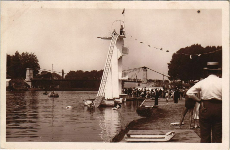 Carte postale ancienne Plage de Lys-Chantilly Water-chute à Antilly