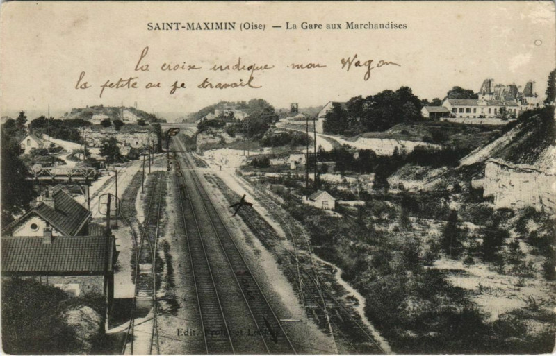 Carte postale ancienne Saint-Maximin - La Gare aux Marchandises à Saint-Maximin