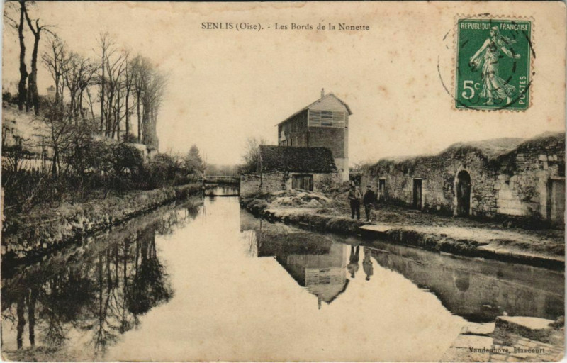 Carte postale ancienne Senlis - Les Bords de la Nonette à Senlis