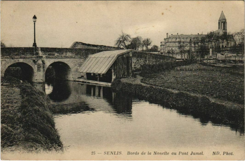 Carte postale ancienne Senlis Bords de la Nonette Au Pont Jumel à Senlis