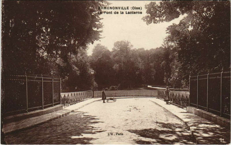 Carte postale ancienne Ermenonville Le Pont de la Lanterne à Ermenonville