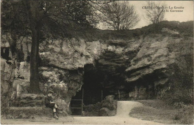 Carte postale ancienne Creil - La Grotte de la Garenne à Creil