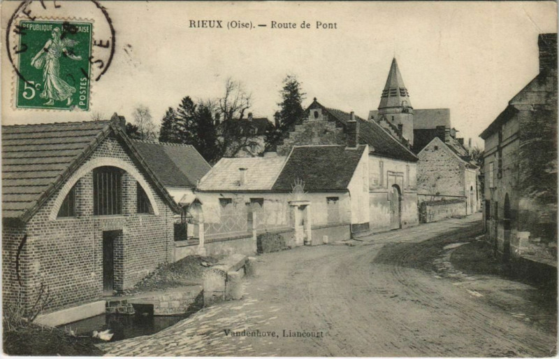 Carte postale ancienne Rieux - Route de Pont à Rieux