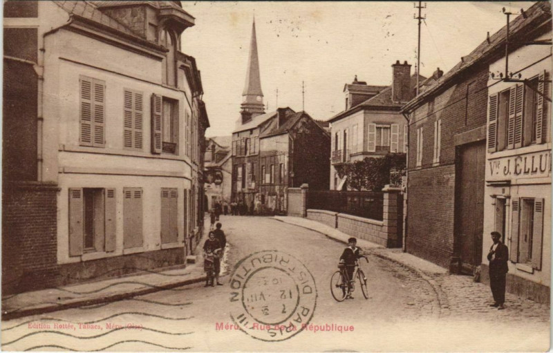 Carte postale ancienne Meru Rue de la Republique à Méru