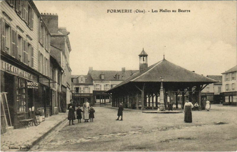 Carte postale ancienne Formerie - Les Halles au Beurre à Formerie