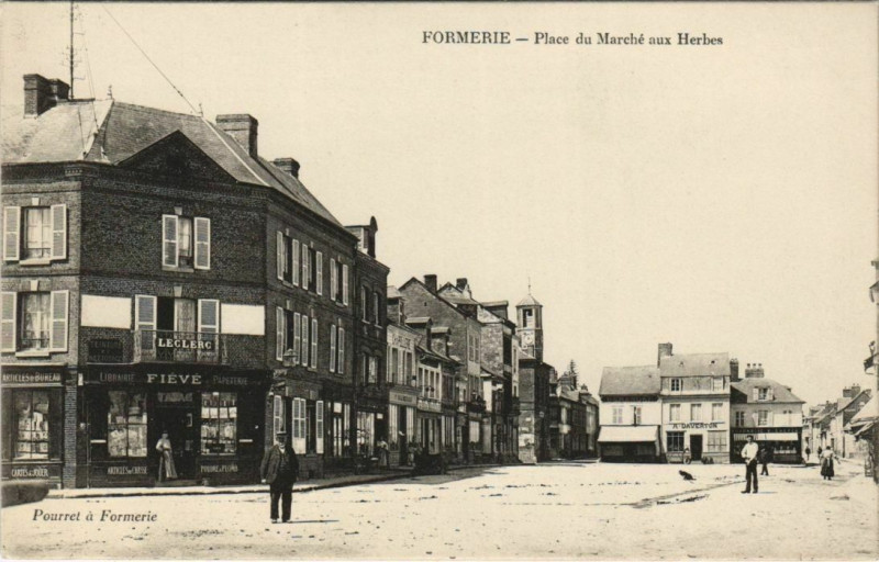 Carte postale ancienne Formerie - Place du Marche aux Herbes à Formerie