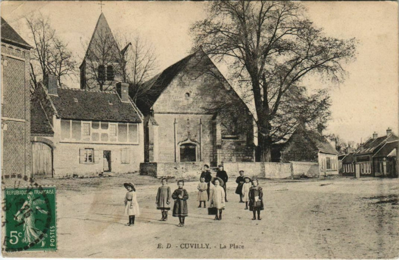 Carte postale ancienne Cuvilly - La Place à Cuvilly