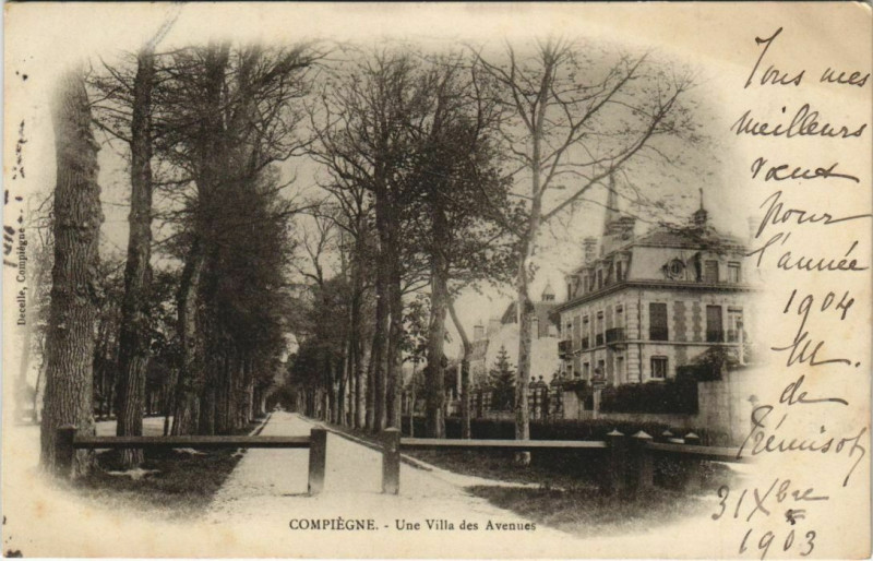 Carte postale ancienne Compiegne - Une Villa des Avenues à Compiègne