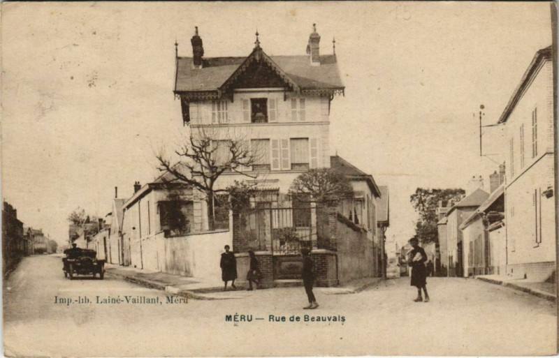 Carte postale ancienne Meru - Rue de Beauvais à Méru