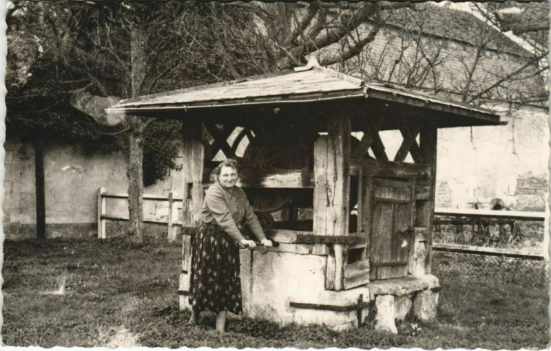 Carte postale ancienne Anserville Le Vieux puits à Ville
