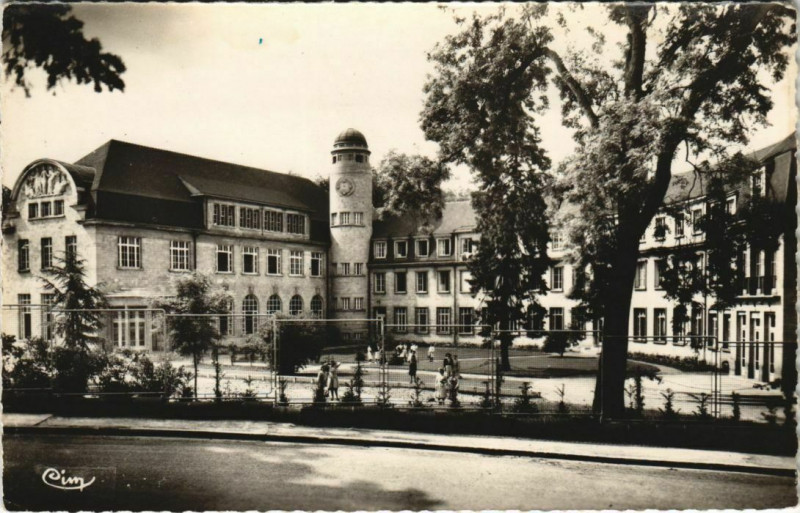 Carte postale ancienne Creil - Ecole Nationale Prof. Jules Uhry à Creil