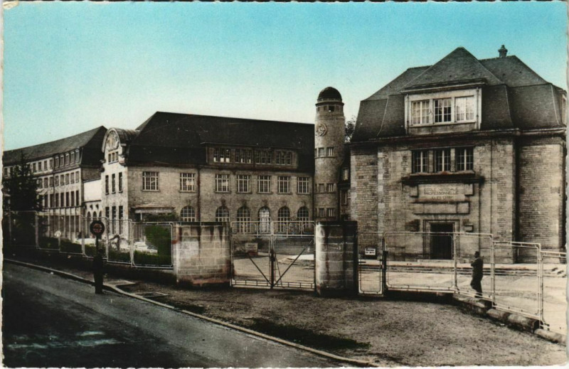 Carte postale ancienne Creil - Le Lycée de Jeunes Filles à Creil