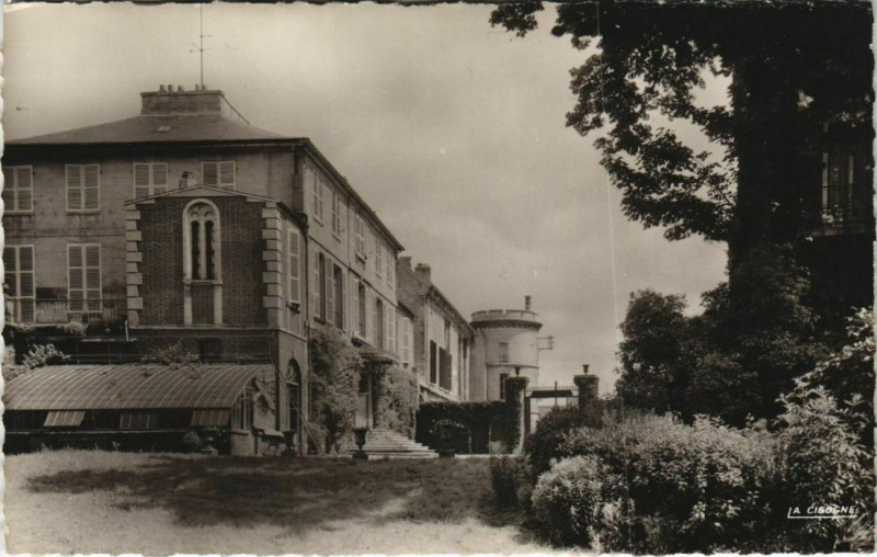Carte postale ancienne Creil Musée Municipal et vestiges du Chateau à Creil