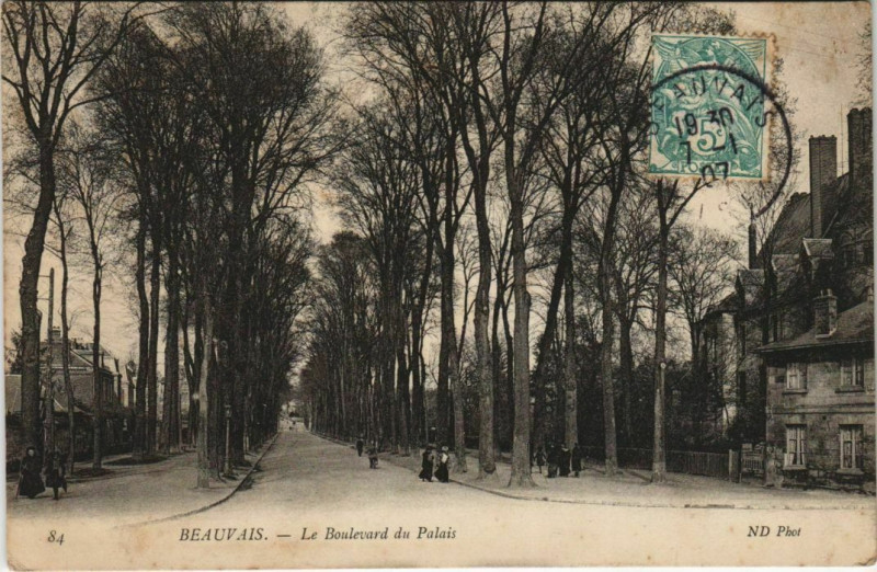 Carte postale ancienne Beauvais - Le Boulevard du Palais à Beauvais