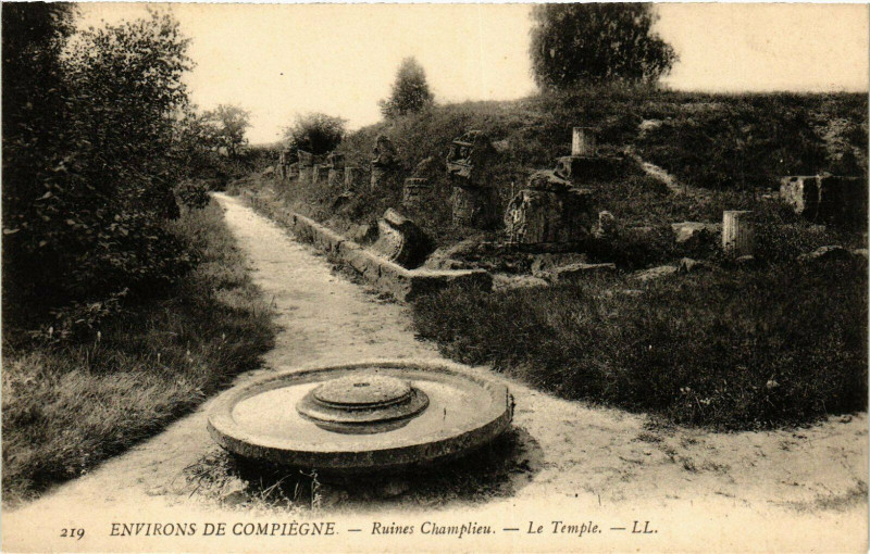 Carte postale ancienne Ruines Champlieu Le Temple France