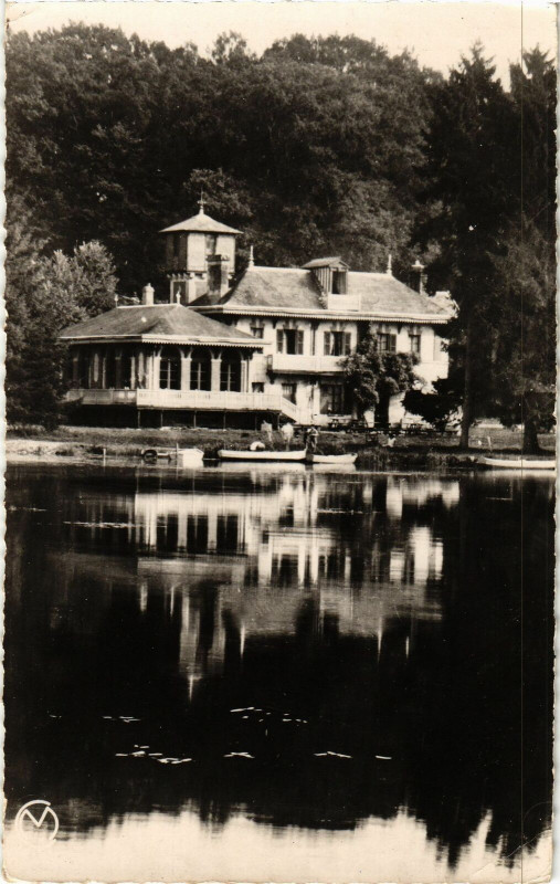 Carte postale ancienne Vieux-Moulin Le Chalet de l'Imperatrice France à Vieux-Moulin