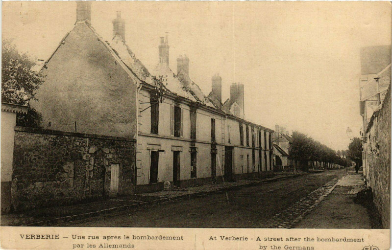 Carte postale ancienne Verberie Une rue apres le bombardement France à Verberie