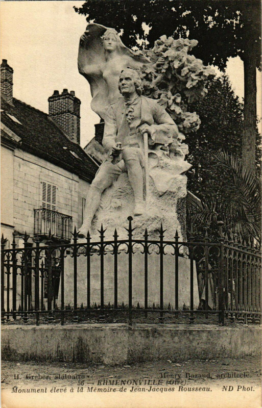 Carte postale ancienne Ermenonville Monument eleve a la Memoire France à Ermenonville