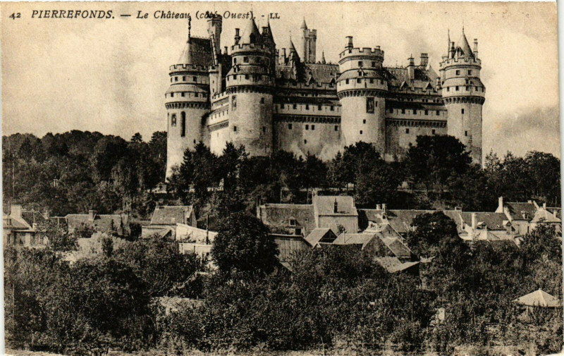 Carte postale ancienne Pierrefonds Le Chateau France à Pierrefonds