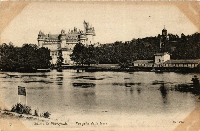 Carte postale ancienne Pierrefonds Vue Prise de la Gare, Chateau France à Pierrefonds
