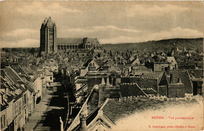 Carte postale ancienne Noyon Vue panoramique France à Noyon