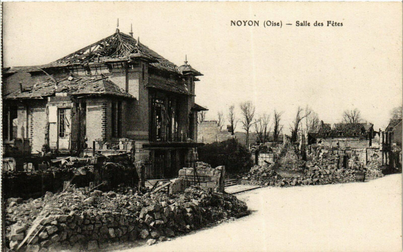 Carte postale ancienne Noyon Salle des Fetes France à Noyon