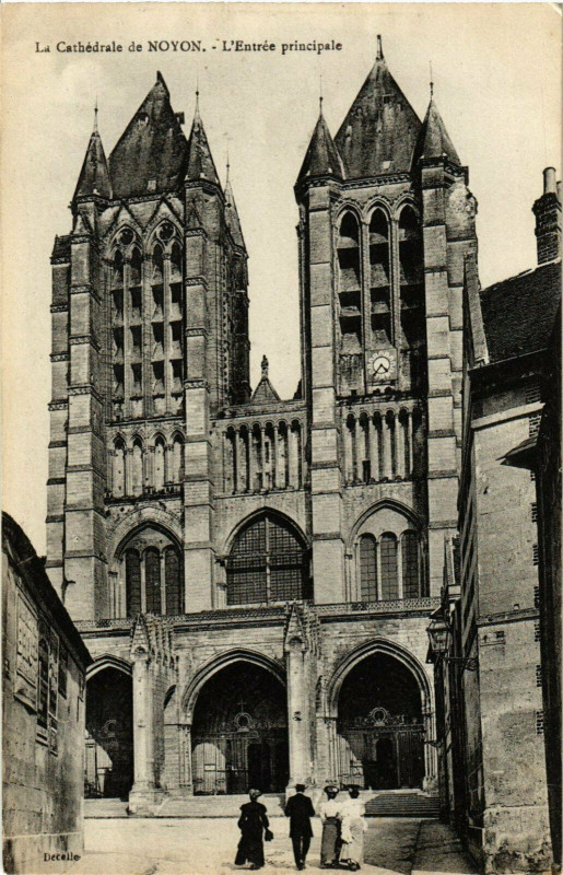 Carte postale ancienne Noyon La Cathedrale, L'Entree principale France à Noyon