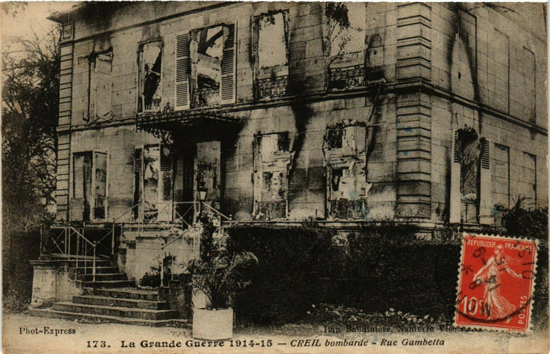 Carte postale ancienne Creil Bombardee-Rue Gambetta France à Creil