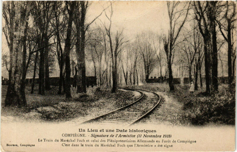 Carte postale ancienne Compiegne Le Train du Marechal Foch France à Compiègne