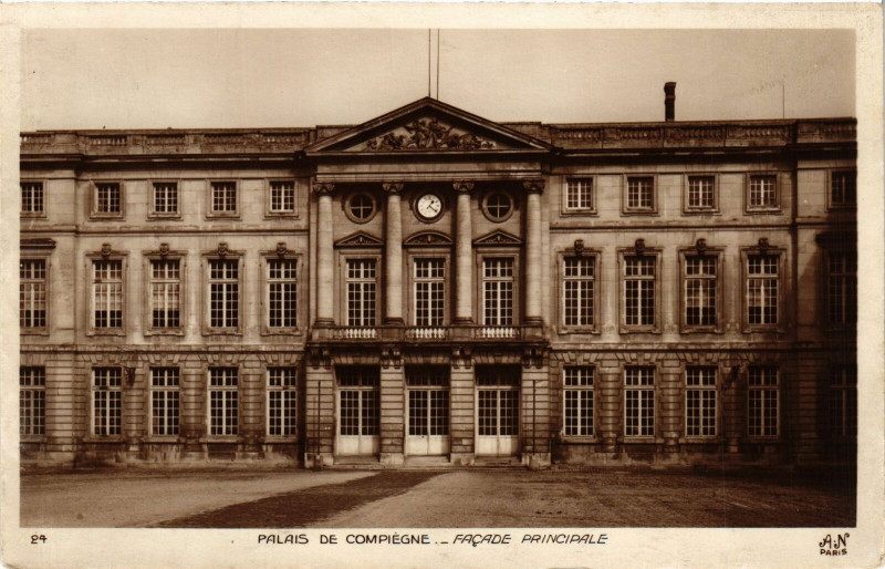 Carte postale ancienne Compiegne Palais, Facade Principale France à Compiègne