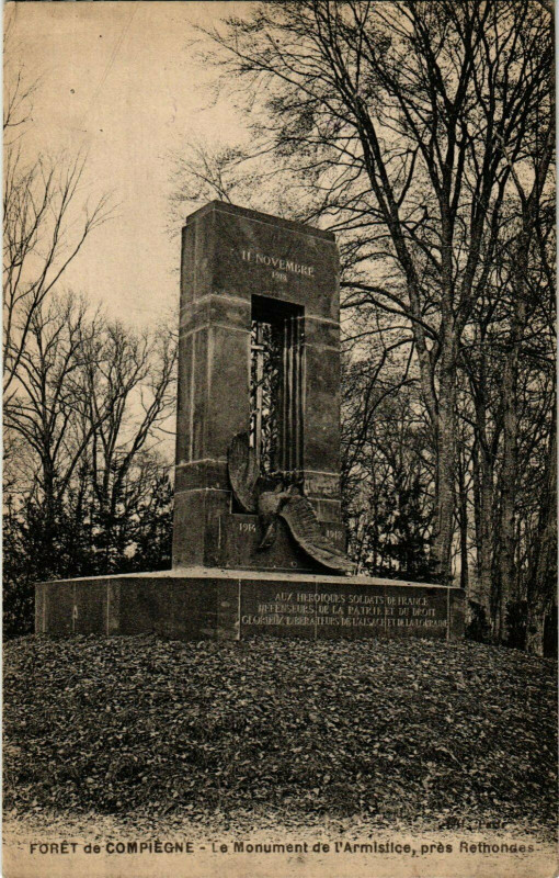 Carte postale ancienne Compiegne Le Monument de l'Armistice France à Compiègne