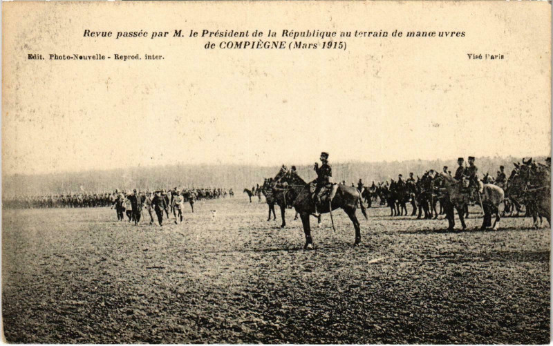 Carte postale ancienne Militaire - Compiegne - Revue passée par M. le President à Compiègne