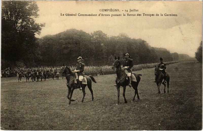Carte postale ancienne Militaire - Compiegne - 14 Juillet - Le général Commandant à Compiègne