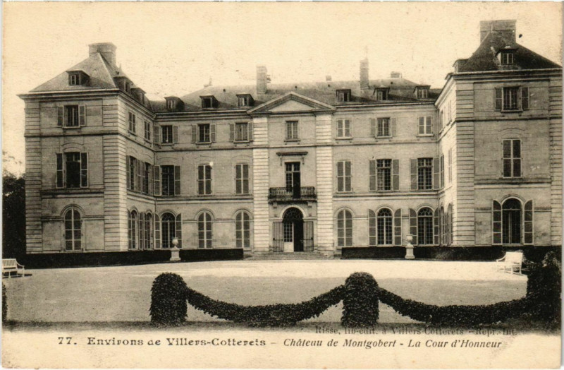 Carte postale ancienne Chateau de Montgobert - La Cour d'Honneur