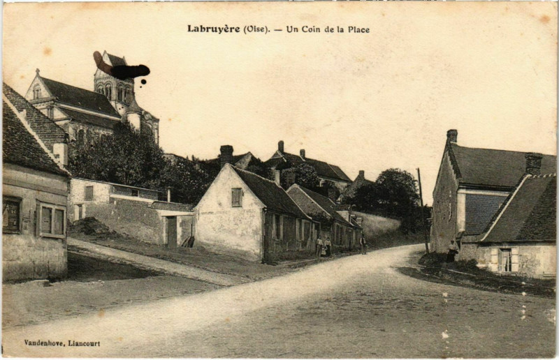 Carte postale ancienne Labruyere - Un Coin de la Place à Labruyère