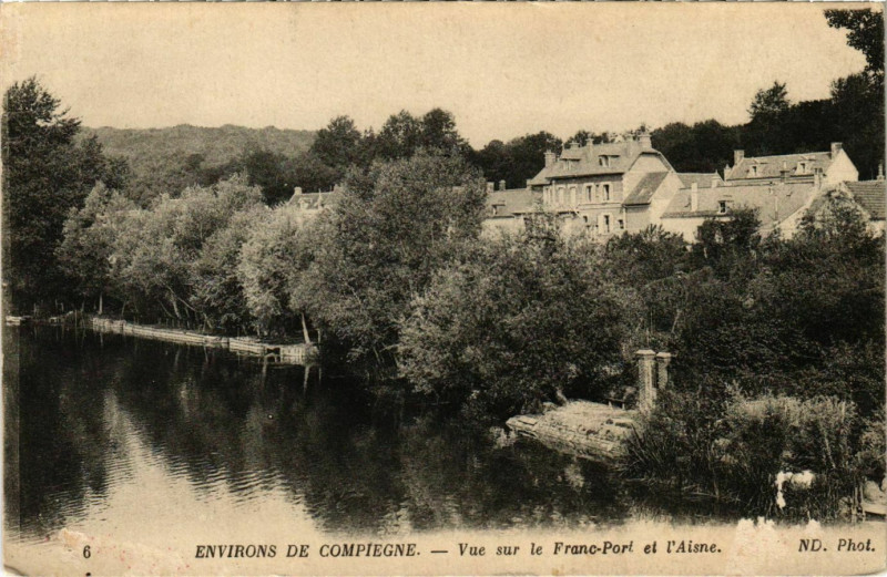 Carte postale ancienne Environs de Compiegne - Vue sur le Franc-Port et l'Asine à Compiègne