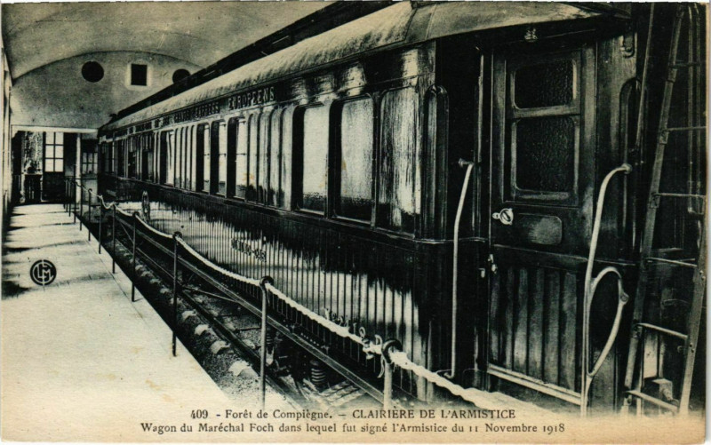 Carte postale ancienne Foret de Compiegne - Wagon du Marechal Foch à Compiègne